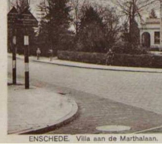 2 borden op de Marthalaan.JPG