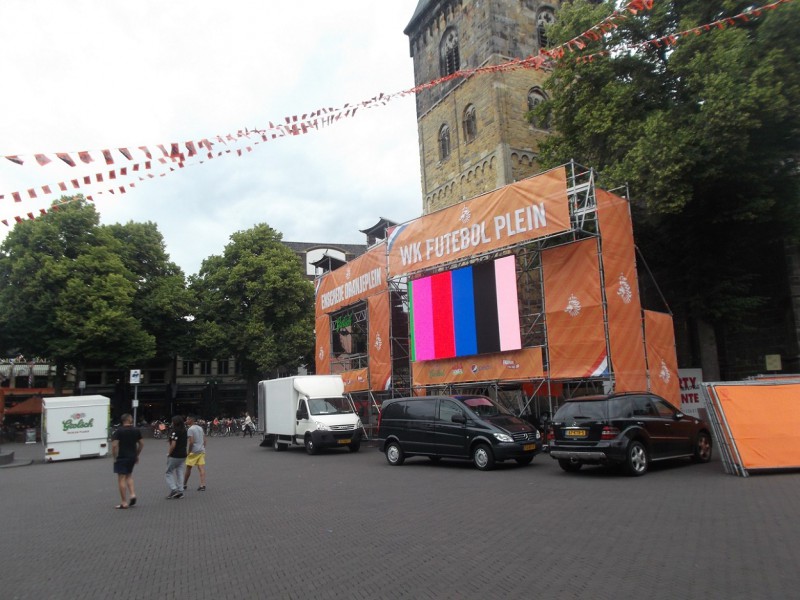 Oude Markt Oranjeplein WK Futebol plein 13-6-2014 (2).JPG
