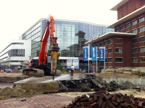 Koningsplein sloop bovendek westelijke inrit Van Heekparkgarage.jpg