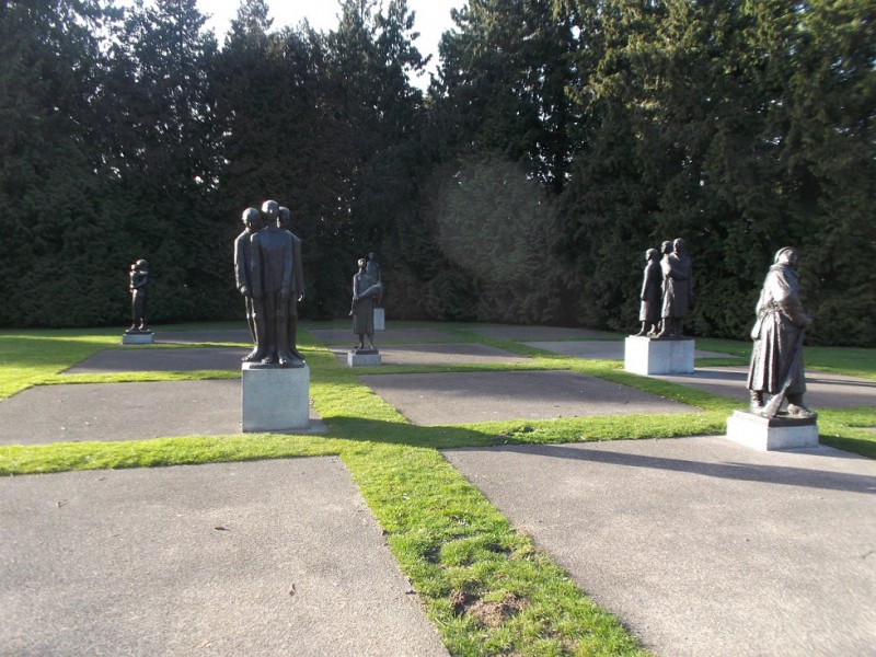 Volkspark Oorlogsmonument beeldengroep Mari Andriessen (4).JPG