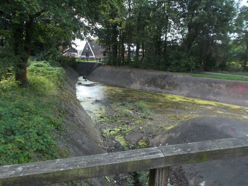Bruggertstraat ondergrondse bergbezinkbassin (3).JPG