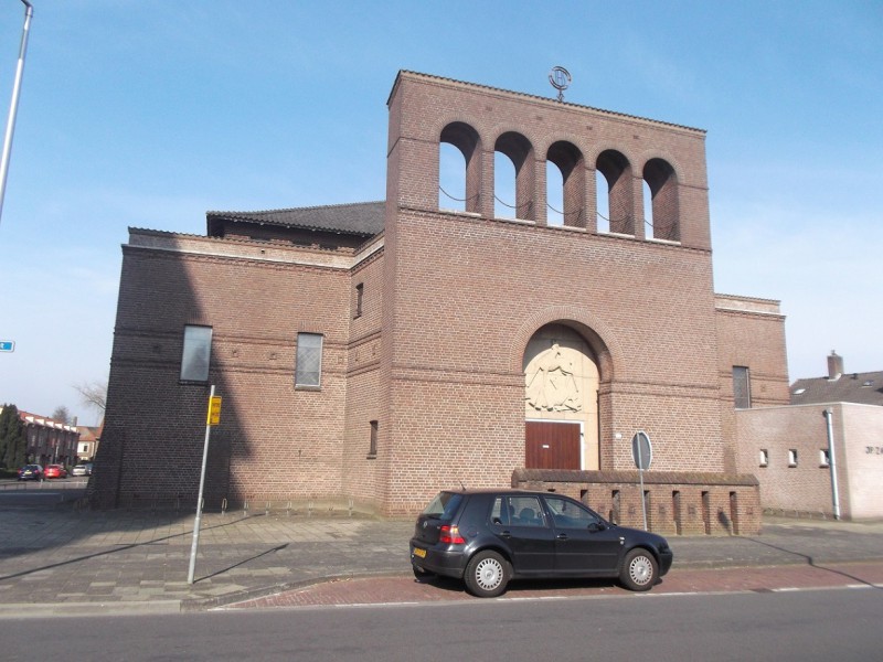 G.J. van Heekstraat voorkant St, Pauluskerk.JPG