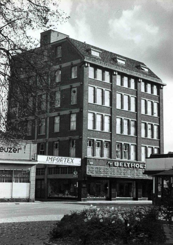 Beltstraat. 't Belthoes met vestiging van architektenburo Beltman. 1955.jpg
