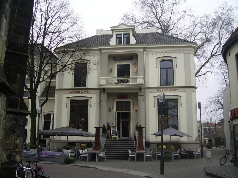 villa van heek oude markt.JPG