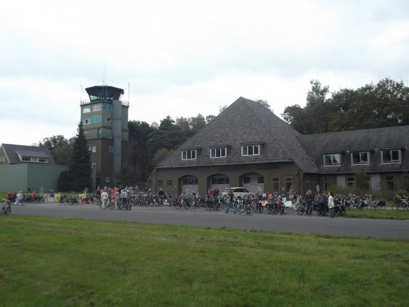 vliegveld Twente open dag 14-9-2014 verkeerstoren en brandweerkazerne.JPG