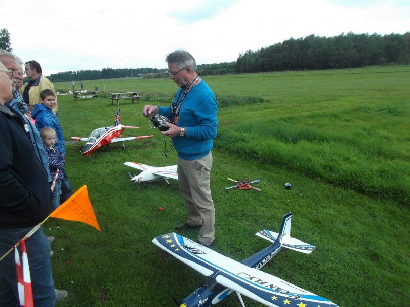 vliegveld Twente open dag 14-9-2014 terrein modelvliegclub.JPG