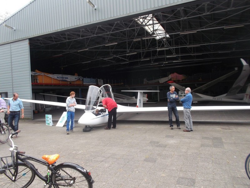vliegveld Twente open dag 14-9-2014 hangar vliegclub.JPG