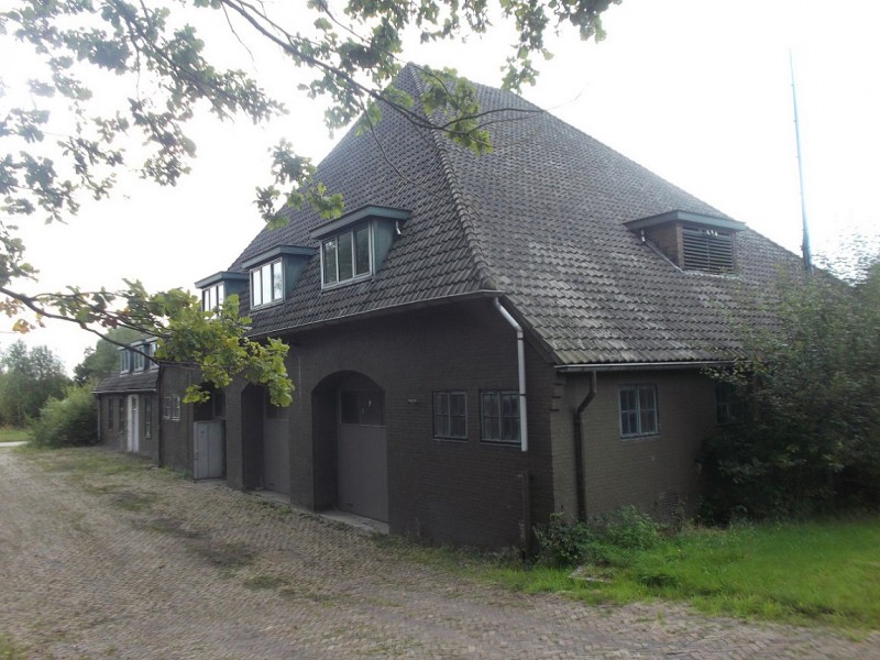 vliegveld Twente open dag 14-9-2014 achterkant brandweergebouw.JPG