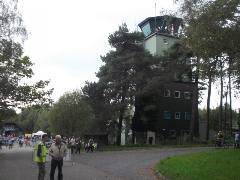 vliegveld Twente open dag 14-9-2014 verkeerstoren.JPG