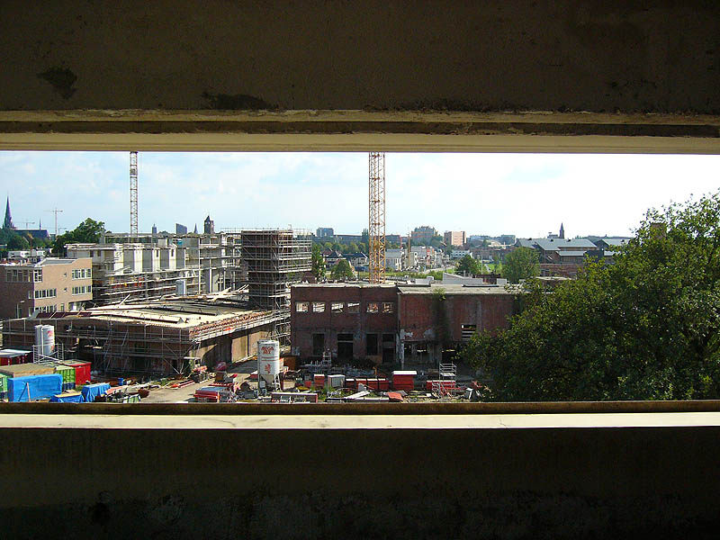 Doorkijkje met uitzicht op de Twentse Welle aan- en verbouwingen.