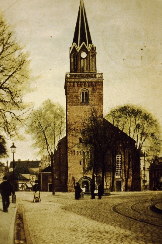 Markt NH Kerk met oude toren.JPG
