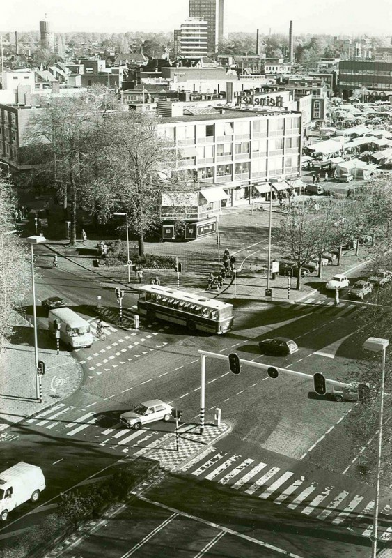 H.J. van Heekplein nov. 1979 Panorama van de kruising met de Boulevard 1945, van Loenshof en Beltstraat.jpg