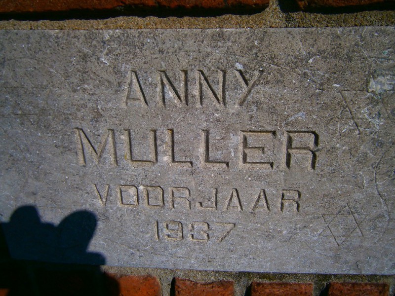 Volksparksingel gevelsteen.JPG